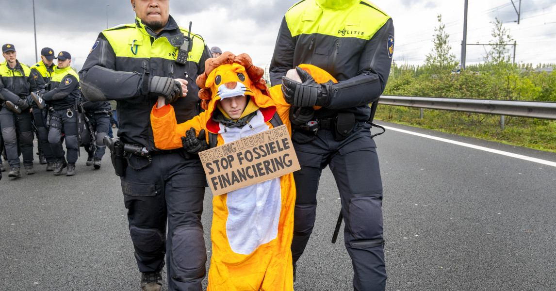Politie beëindigt demonstratie XR op A10, demonstranten pro-Palestina ...