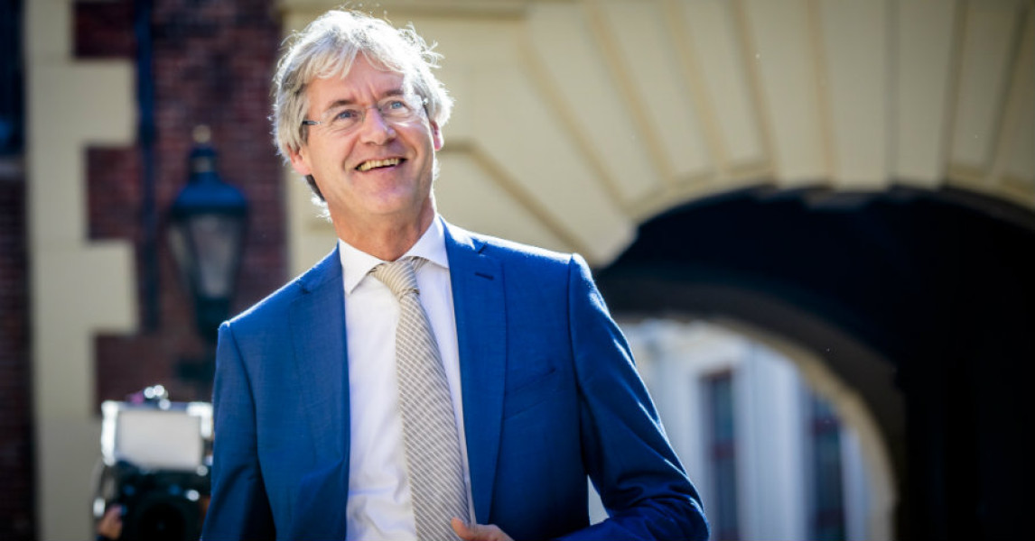 Minister Arie Slob nog enige tijd uitgeschakeld door kwakkelende ...