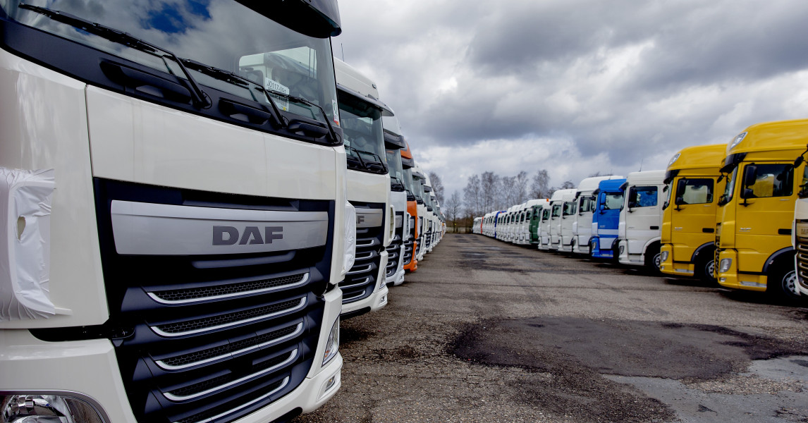 DAF blaast 75 kaarsjes uit: 'De eerste redelijk goedkope auto' | WNL