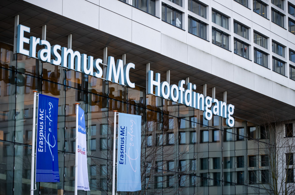 Exterieur van de hoofdingang van het Erasmus MC.
