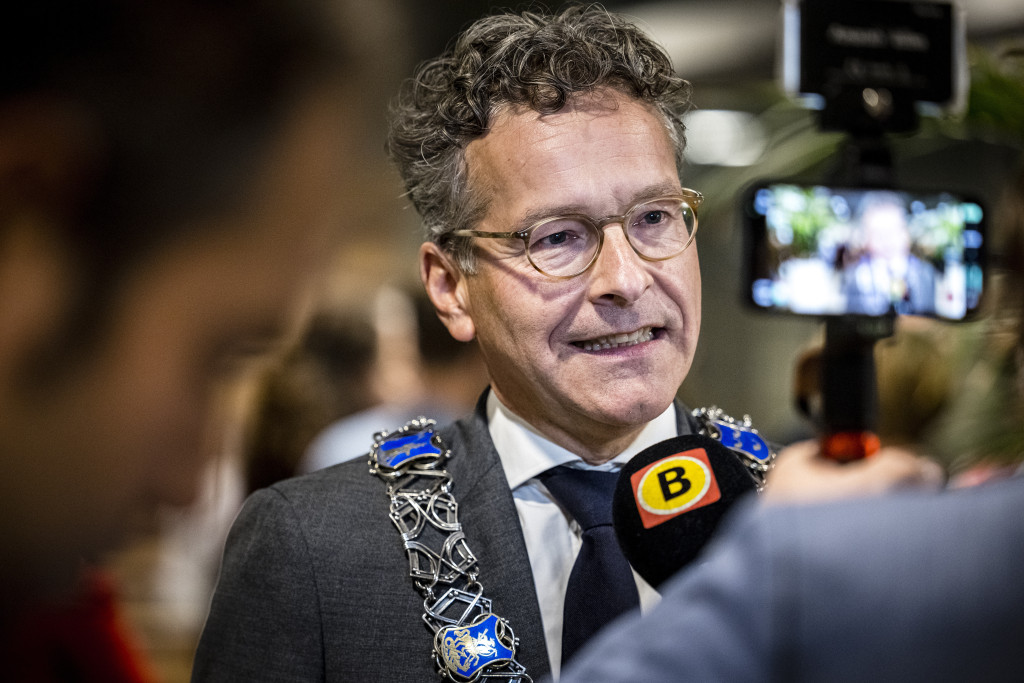 Oud-PvdA-minister: bezuinigen op zorg en sociale zekerheid onvermijdelijk