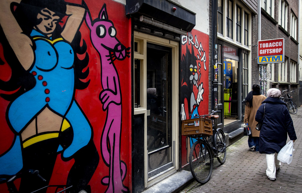 Graffitischildering op de Wallen in Amsterdam.