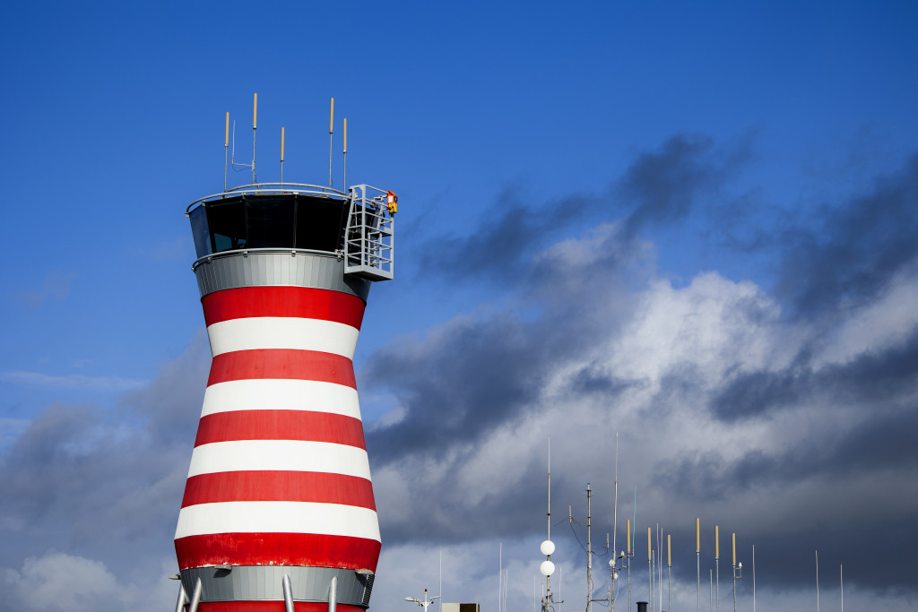 De verkeerstoren van Lelystad Airport.