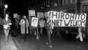 Demonstratie tegen de komst van de Japanse keizer Hirohito.