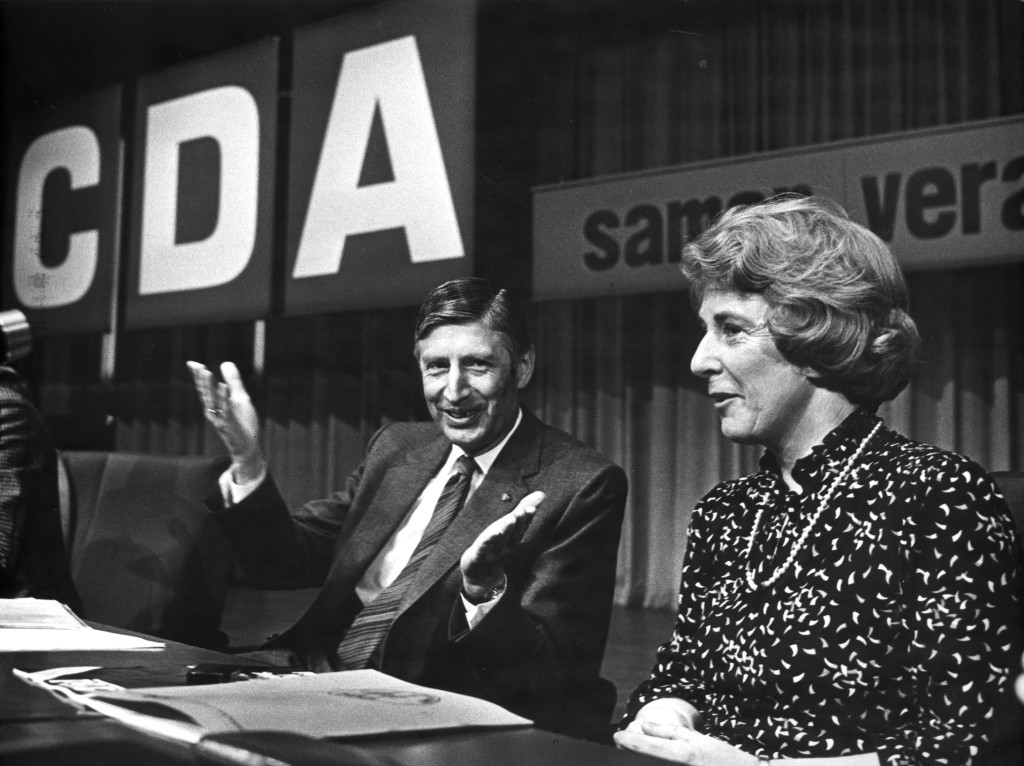 Premier Dries van Agt, lijsttrekker van het CDA, en minister Til Gardeniers-Berendsen (1925-2019) tijdens de start van de CDA-verkiezingscampagne in 1981.
