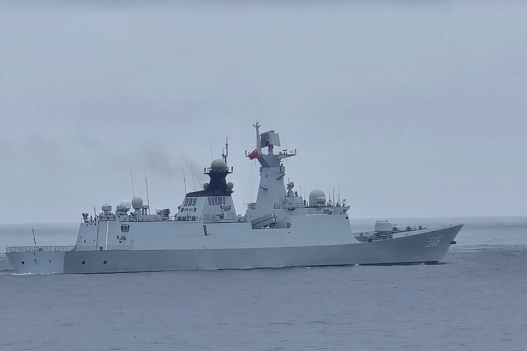 Een schip van het Chinese leger voor de kust van Taiwan.
