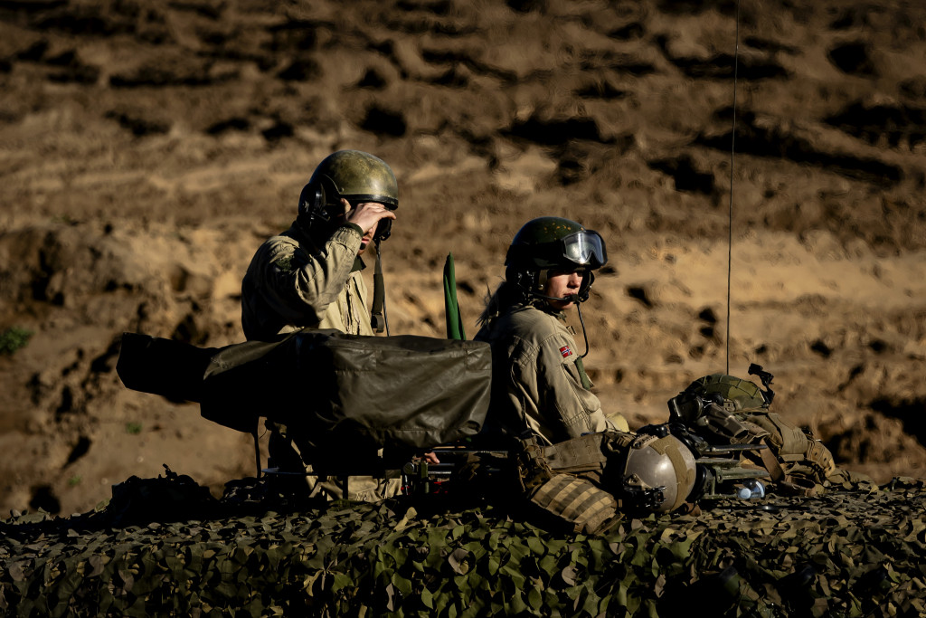 Schietoefening met Leopard tanks, CV90 infanterie voertuigen en Boxer pantserwielvoertuigen tijdens een internationale oefening van Defensie in Litouwen.
