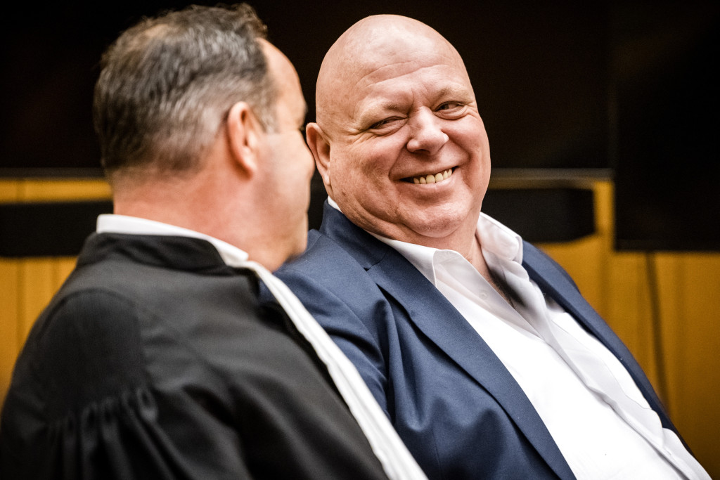 Peter Gillis (R) in de rechtbank Oost-Brabant.