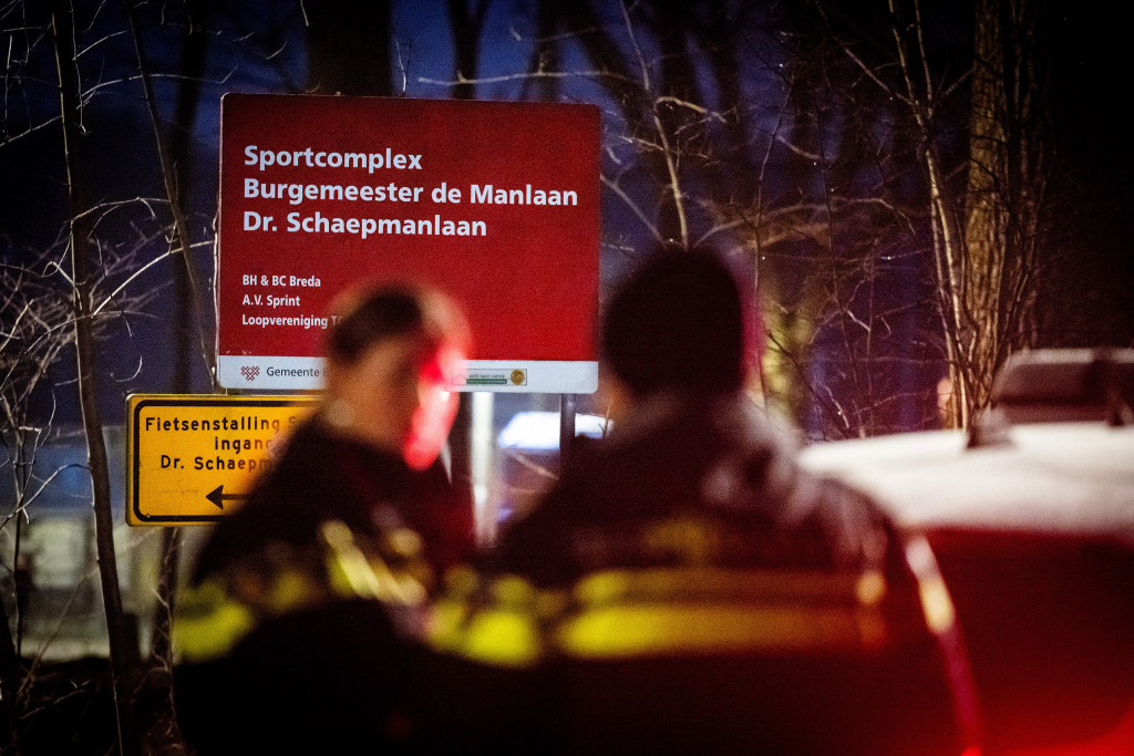 Politie is ter plaatse bij een atletiekvereniging aan de Dr. Schaepmanlaan. Volgens de politie is een 24-jarige man bij de vereniging ontvoerd door vuurwapengevaarlijke verdachten.
