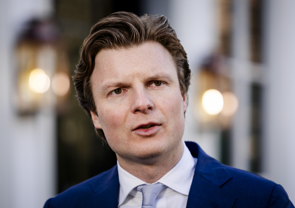 Ruben Brekelmans, minister van Defensie, staat de pers te woord voorafgaand aan de ministerraad.