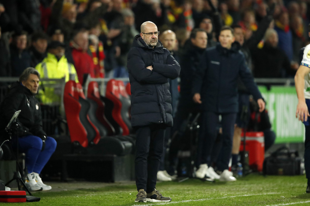 Coach Peter Bosz van PSV aan de zijlijn.