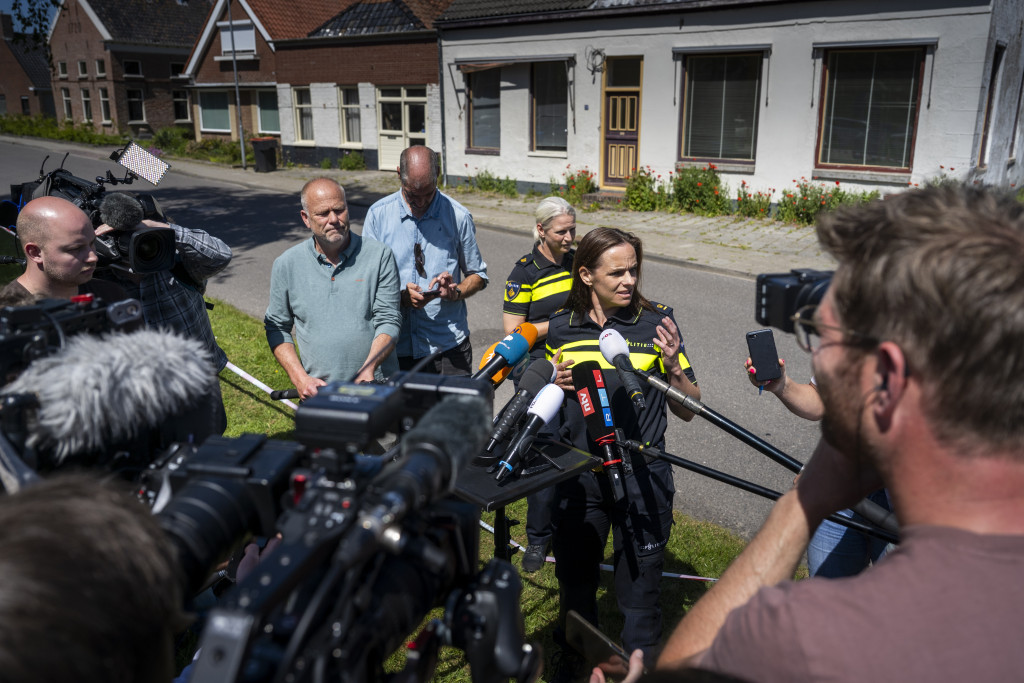 De politie geeft uitleg over het onderzoek naar de ontvoerde kinderen Jeffrey en Emma.