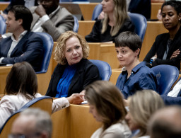 Agnes Joseph (NSC) hoort dat de Tweede Kamer tegen haar pensioenplan heeft gestemd tijdens de stemmingen in de Tweede Kamer.