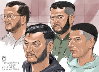 Rechtbanktekening van Mourad B., Adil A., Moshtag B. en Ilias B. tijdens een pro-formazitting tegen de vier verdachten die betrokken zouden zijn bij de explosies aan de Tarwekamp in de wijk Mariahoeve.