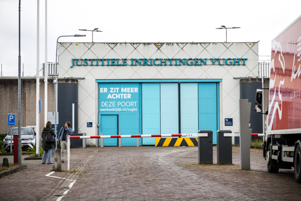 De Justitiele Inrichtingen Vught, ook wel PI Vught genoemd. Het complex bestaat uit diverse gevangenissen waaronder een terroristenafdeling en de EBI, de Extra Beveiligde Inrichting waar Nabil B. gevangen zat..