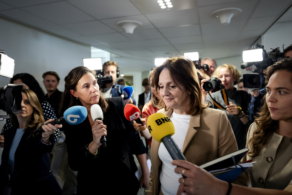 Nicolien van Vroonhoven (NSC) voorafgaand aan een coalitieoverleg over asielplannen in de Tweede Kamer.