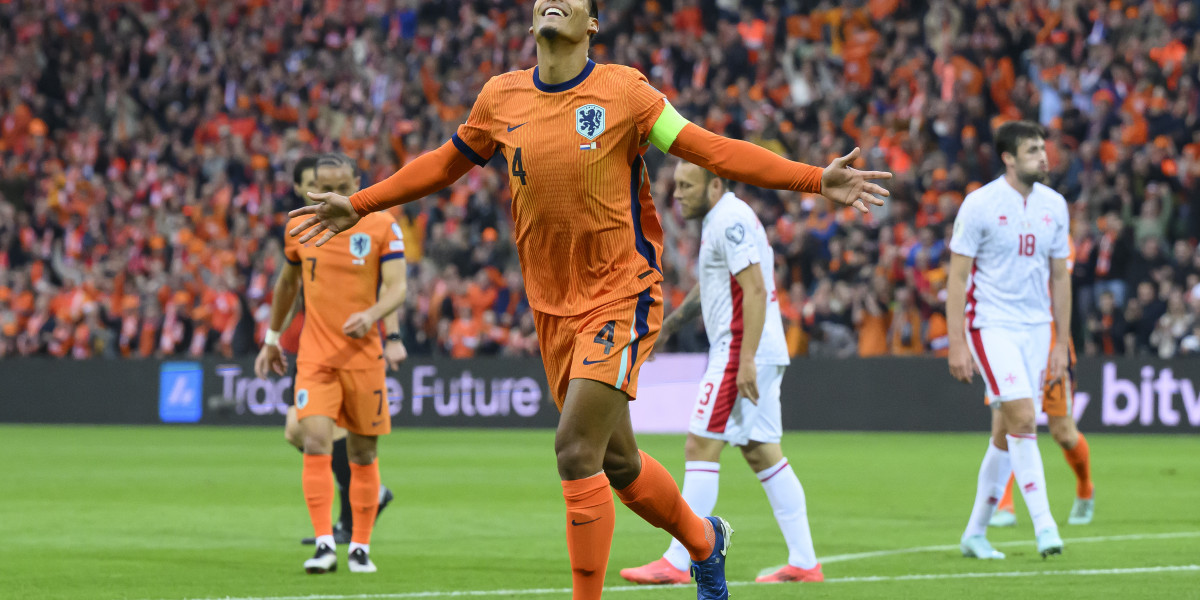 Glansrijke avond in Groningen: 8-0 winst en Memphis evenaart Van Persie
