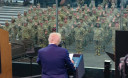 Donald Trump tijdens de militaire parade.
