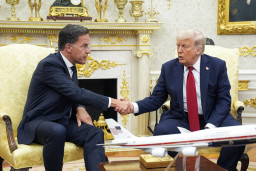 NAVO-chef Mark Rutte en de Amerikaanse president Donald Trump.