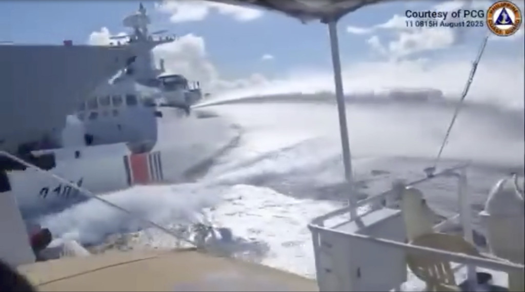 Stills van de botsing op de Zuid-Chinese Zee.