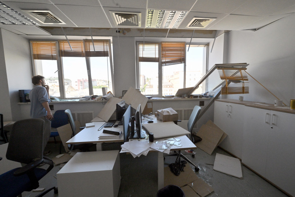 De nasleep in het gebouw.