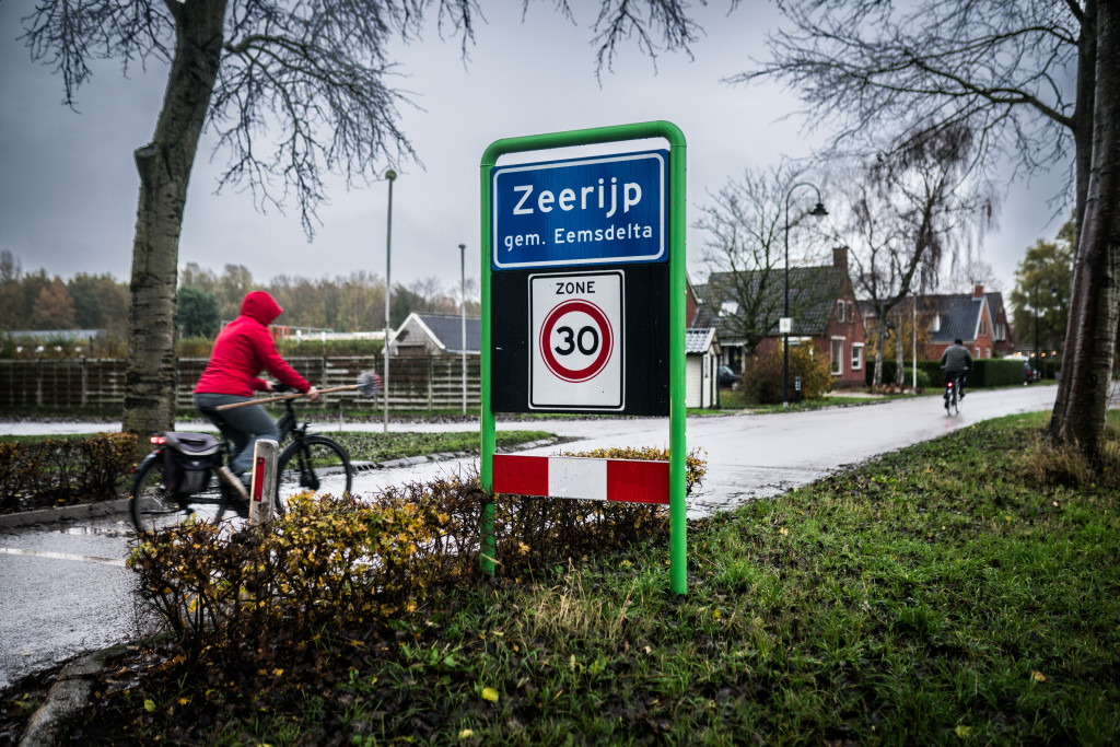 Plaatsnaambord van het Groningse dorp Zeerijp, waar een aardbeving met een kracht van 3.4 heeft plaatsgevonden.