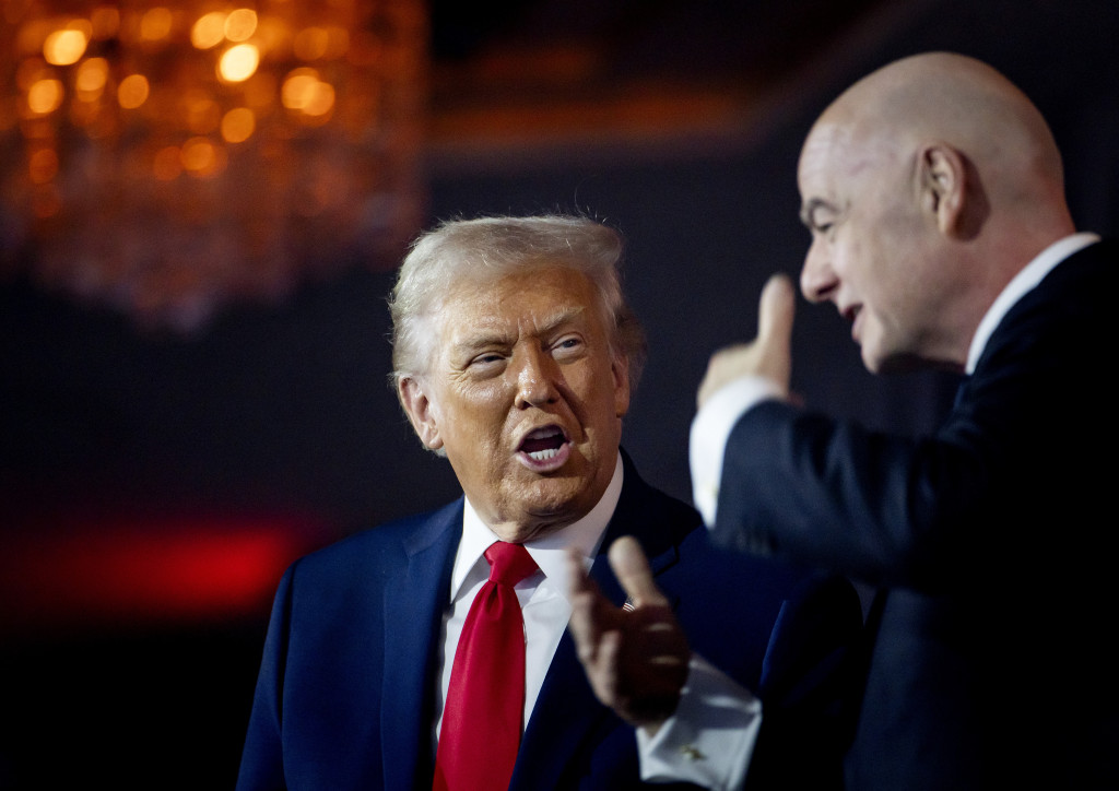 Minister Berendsen (Buitenlandse Zaken): 'Verbaasd' over belletje Trump aan FIFA-baas Infantino over rode kaart