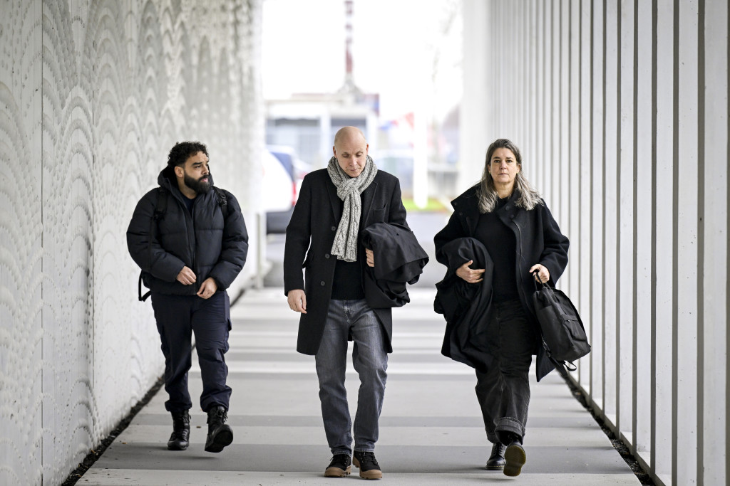 Advocaten Anique Slijters en Ronald van der Horst komen aan bij het Justitieel Complex Schiphol voor de uitspraak in het hoger beroep van de strafzaak over de moord op Peter R. de Vries.