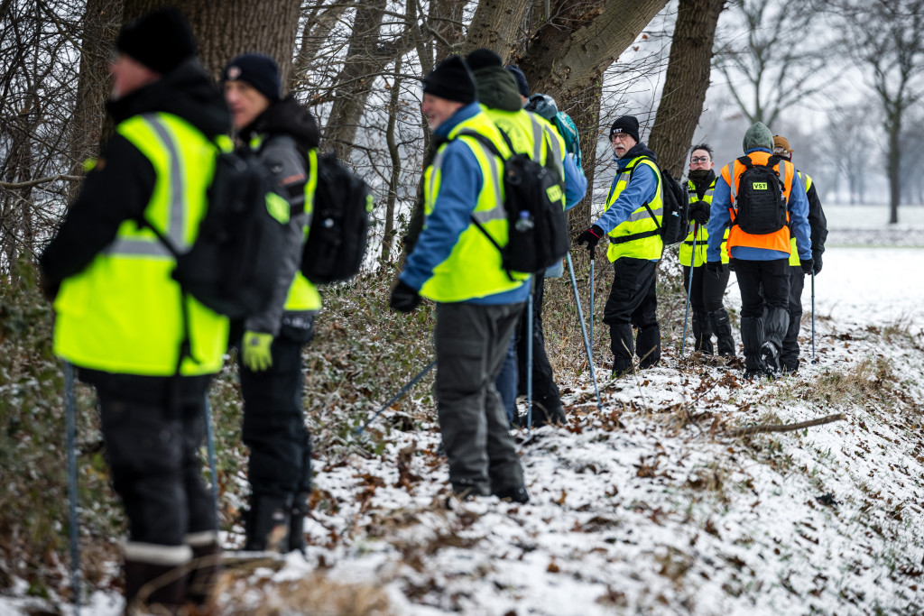 Leden van het Veteranen Search Team tijdens een zoektocht naar de 19 jaar oude Mick uit Helmond.