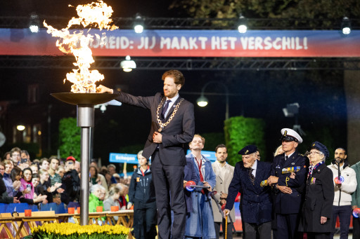 Bevrijdingsvuur wordt ontstoken.