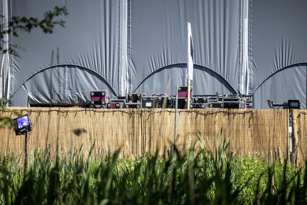 Het gesloten terrein van housefestival Music On, dat op het laatste moment werd afgelast omdat de gemeente de vergunning introk.