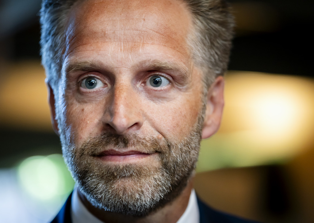 Stevige appjes van CDA'ers tijdens coronaverhoren opgedoken: 'Jankerd en soepjurk'