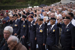 De nationale herdenking bij het Indisch Monument. Dit jaar is het 81 jaar geleden dat er met de capitulatie van Japan op 15 augustus 1945 een einde kwam aan de Tweede Wereldoorlog voor het Koninkrijk der Nederlanden.