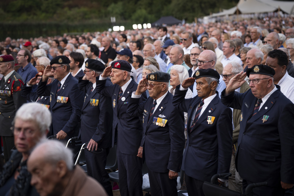 De nationale herdenking bij het Indisch Monument. Dit jaar is het 81 jaar geleden dat er met de capitulatie van Japan op 15 augustus 1945 een einde kwam aan de Tweede Wereldoorlog voor het Koninkrijk der Nederlanden.