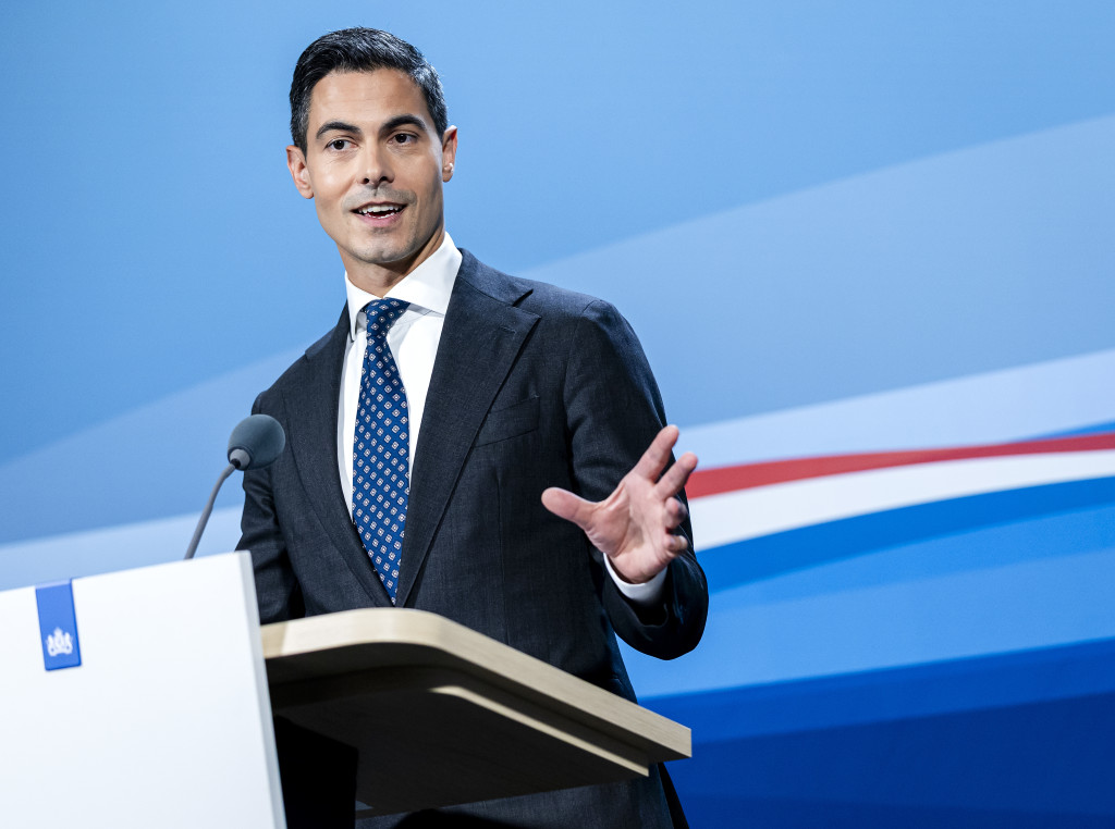 Campagnestrateeg waarschuwt premier Jetten tijdens begrotingsonderhandelingen: 'Hij moet D66-pet afzetten'