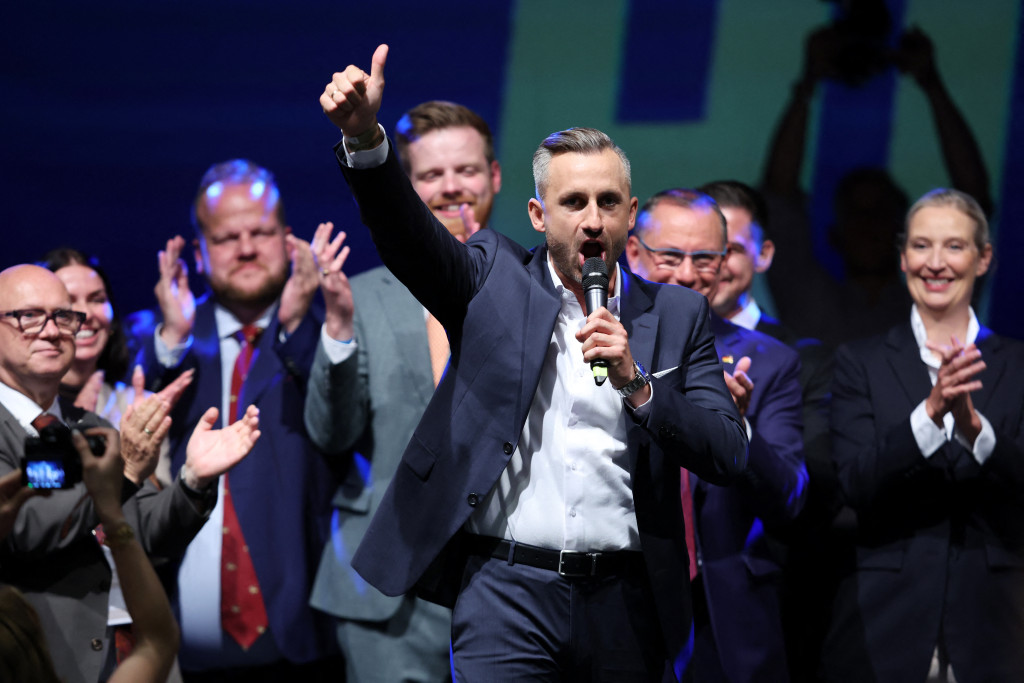 Duitsland 'wankelt' door grote zege radicaalrechtse AfD: 'Enorme ruk naar rechts'