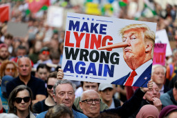 Kritiekbord van Donald Trump.