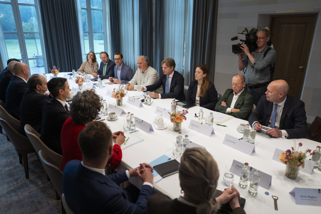 Gesprek tussen sociale partners en kabinet geen gezellig theekransje: 'Dingen moeten uitgesproken'