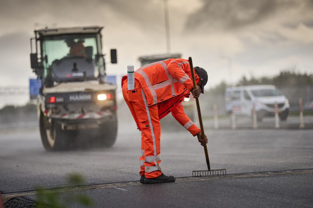 Bouwsector kan 2,4 miljard besparen, maar vraagt vertrouwen van overheid: 'Hoe lang blijven we hangen in het verleden?'