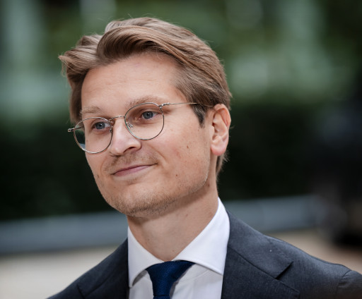 Jaimi van Essen, minister van Landbouw, Visserij, Voedselzekerheid en Natuur, komt aan voor de wekelijkse ministerraad op het ministerie van Algemene Zaken.