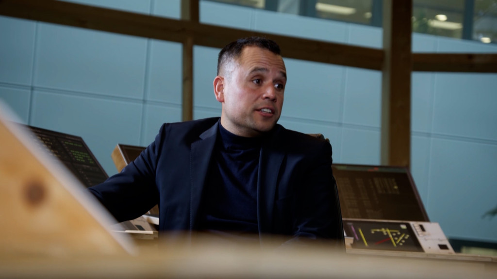 Recruiter bij LVNL Roy van Doornum in Stand van Nederland: Wereld op Scherp op NPO 2.