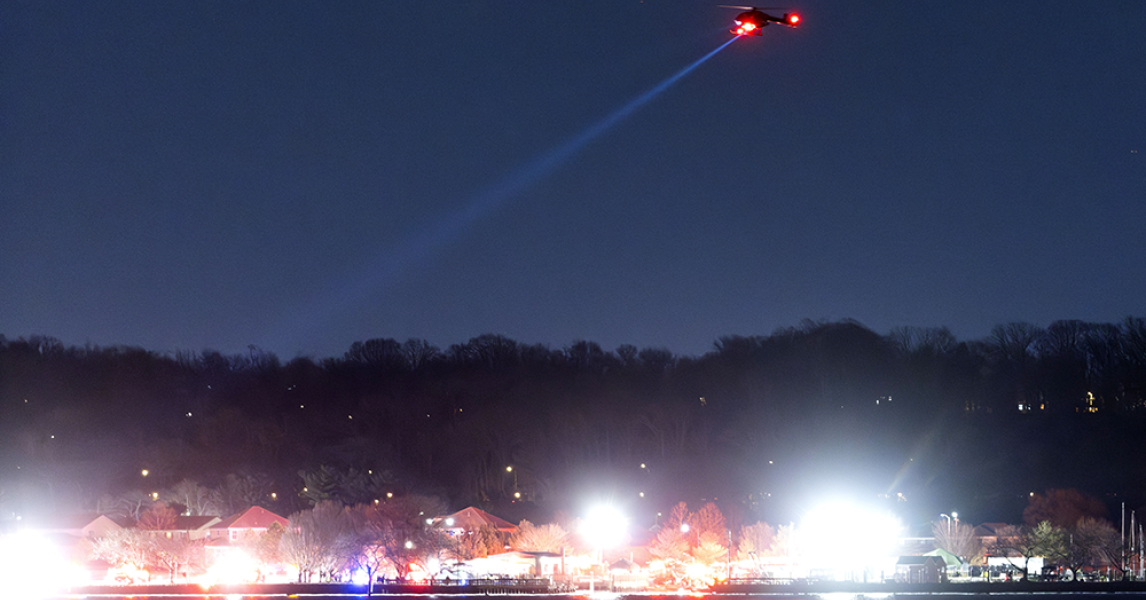 Passagiersvliegtuig botst met legerhelikopter in Washington: 'Grote ...
