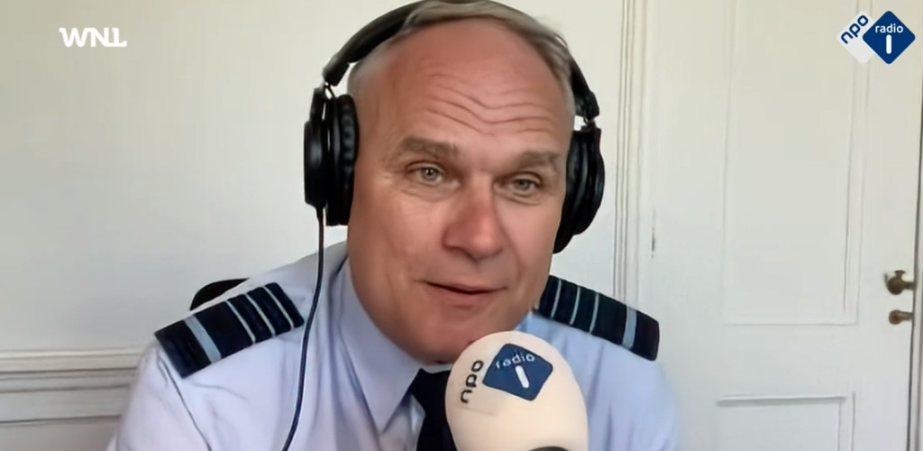 Commandant der Strijdkrachten Onno Eichelsheim in Sven op 1.