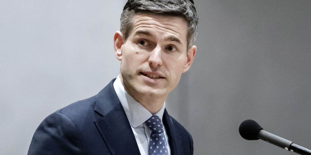 Minister Tom Berendsen (Buitenlandse Zaken) verwelkomt staakt-het-vuren, maar is bezorgd om bescherm