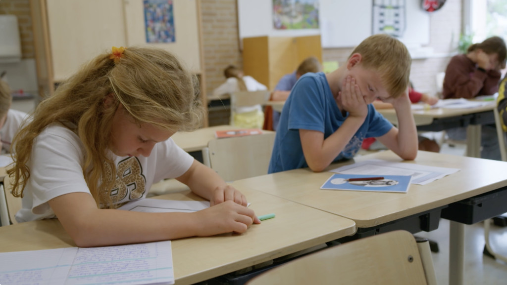 'We moeten ons doodschamen': experts luiden noodklok over dalend leesniveau Nederlandse kinderen